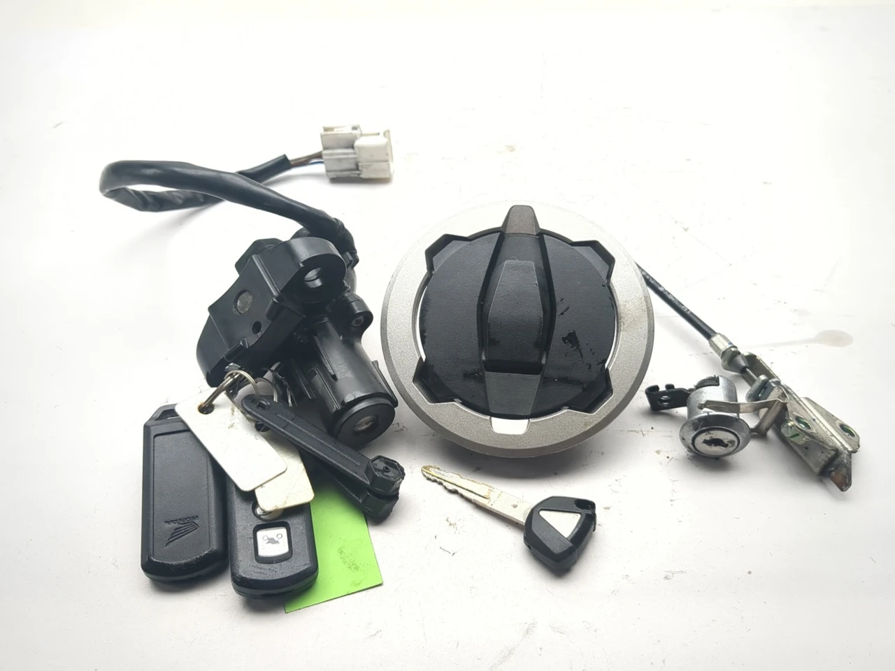 17-19 Kawasaki Z650 ER650 G Ignition Switch Gas Cap Seat Lock w