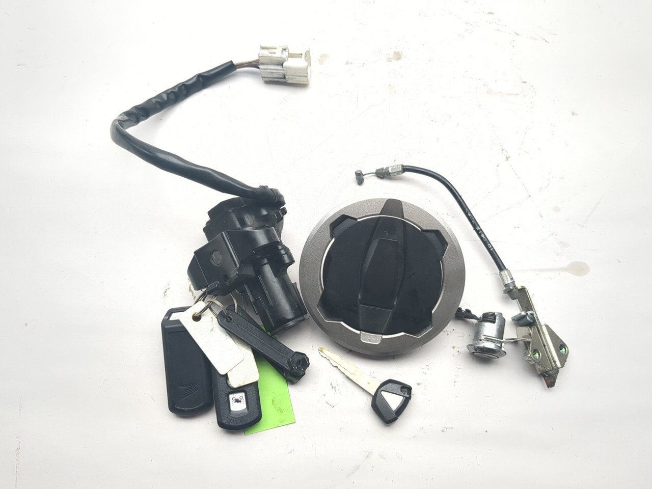 17-19 Kawasaki Z650 ER650 G Ignition Switch Gas Cap Seat Lock w