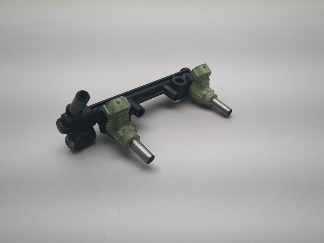 17-19 Kawasaki Z650 ER650 G Fuel Rail w/ Fuel Injector Pair 49033