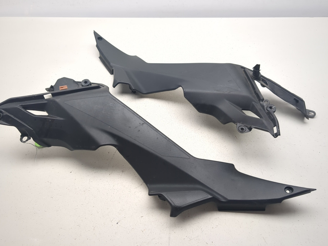 17-25 Kawasaki Z650 ER650N Left Right Knee Grip Side Cover Set