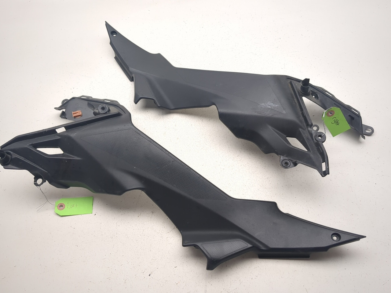 17-25 Kawasaki Z650 ER650N Left Right Knee Grip Side Cover Set