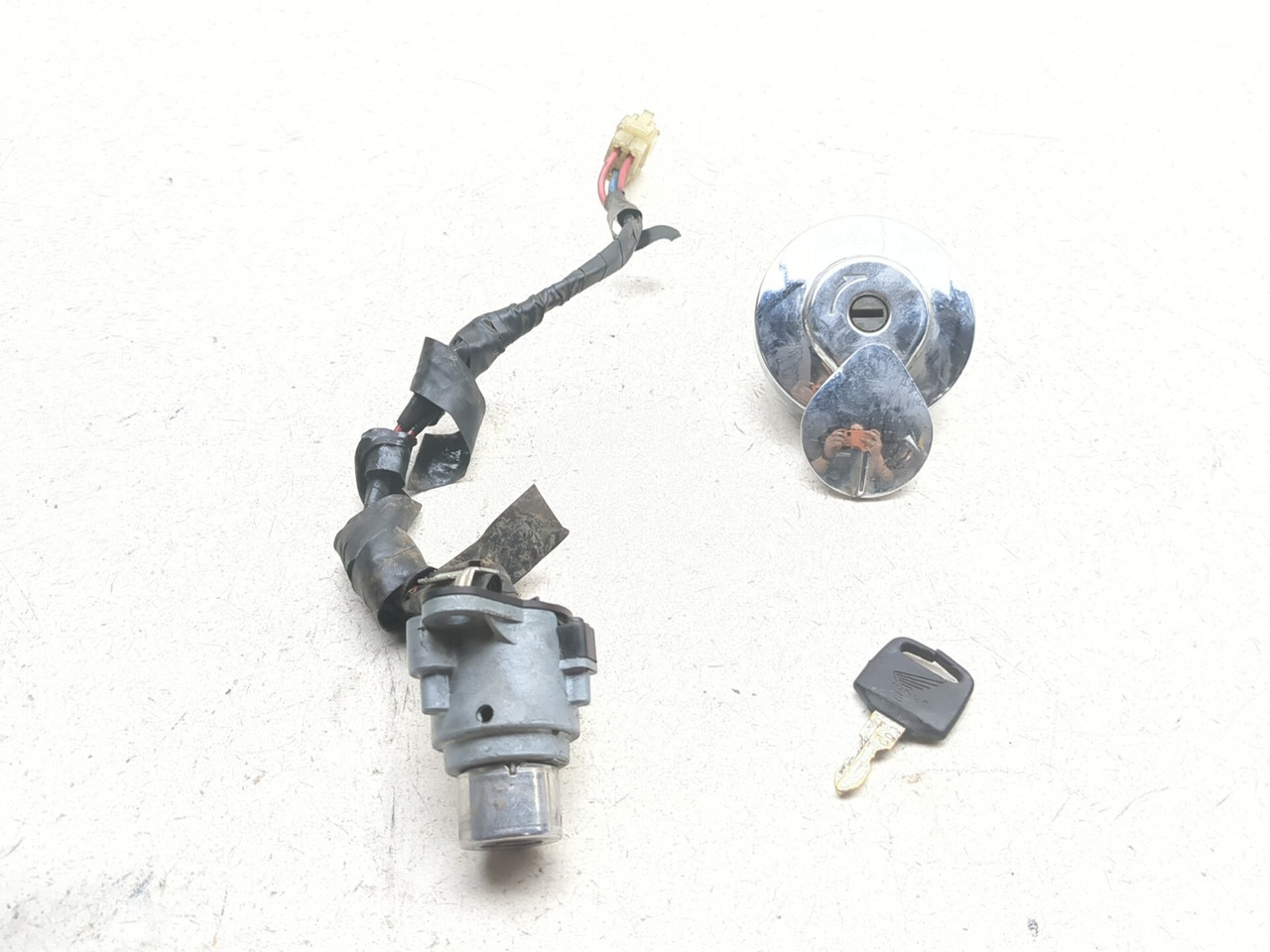 専用ページ③ 94-03 Honda Magna 750 VF750C Front Ignition Gas Cap Key Set 35010