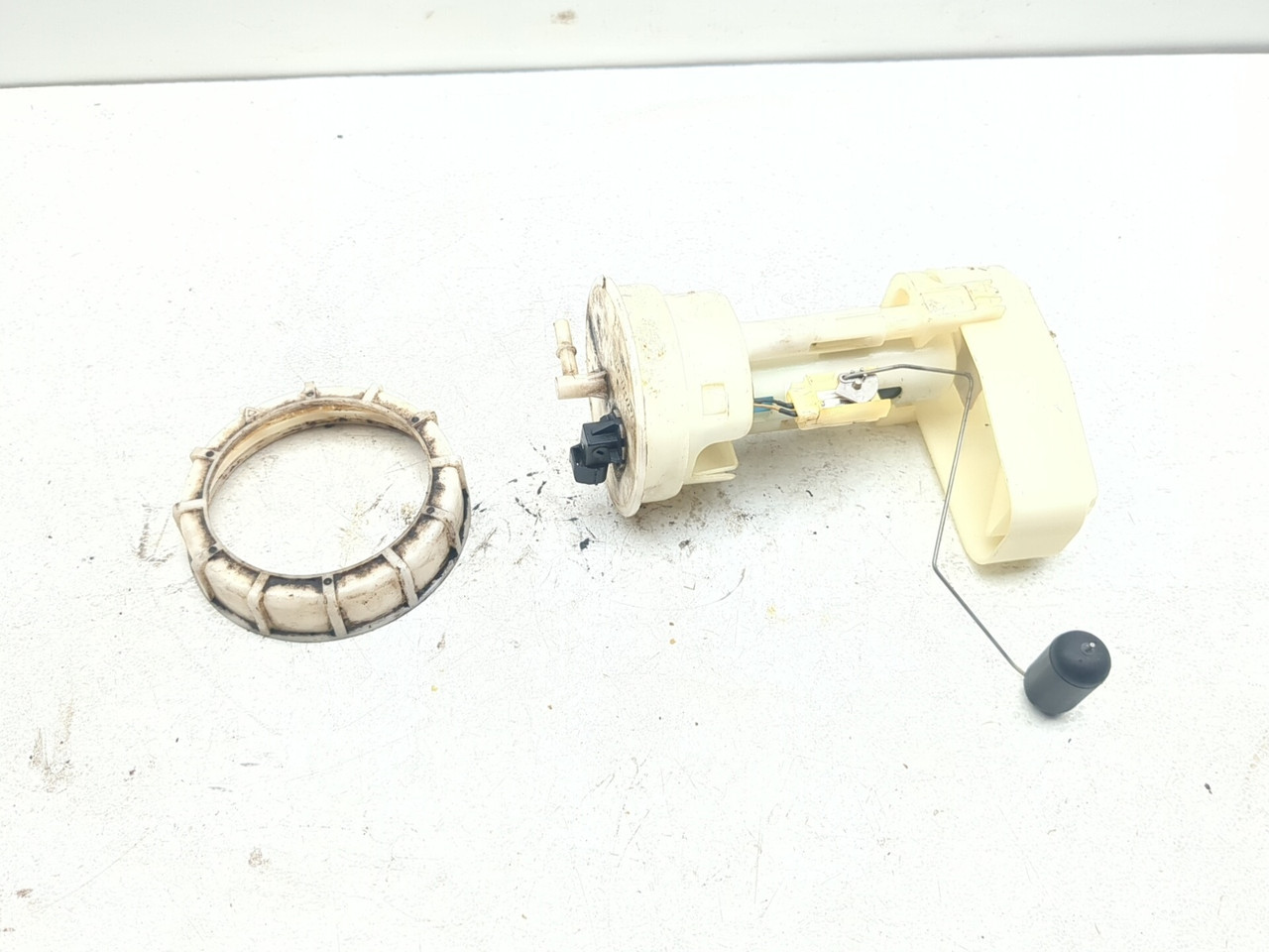 まな 08-24 Suzuki KingQuad 750 AXI Rear Fuel Pump Assembly 15100-31G31