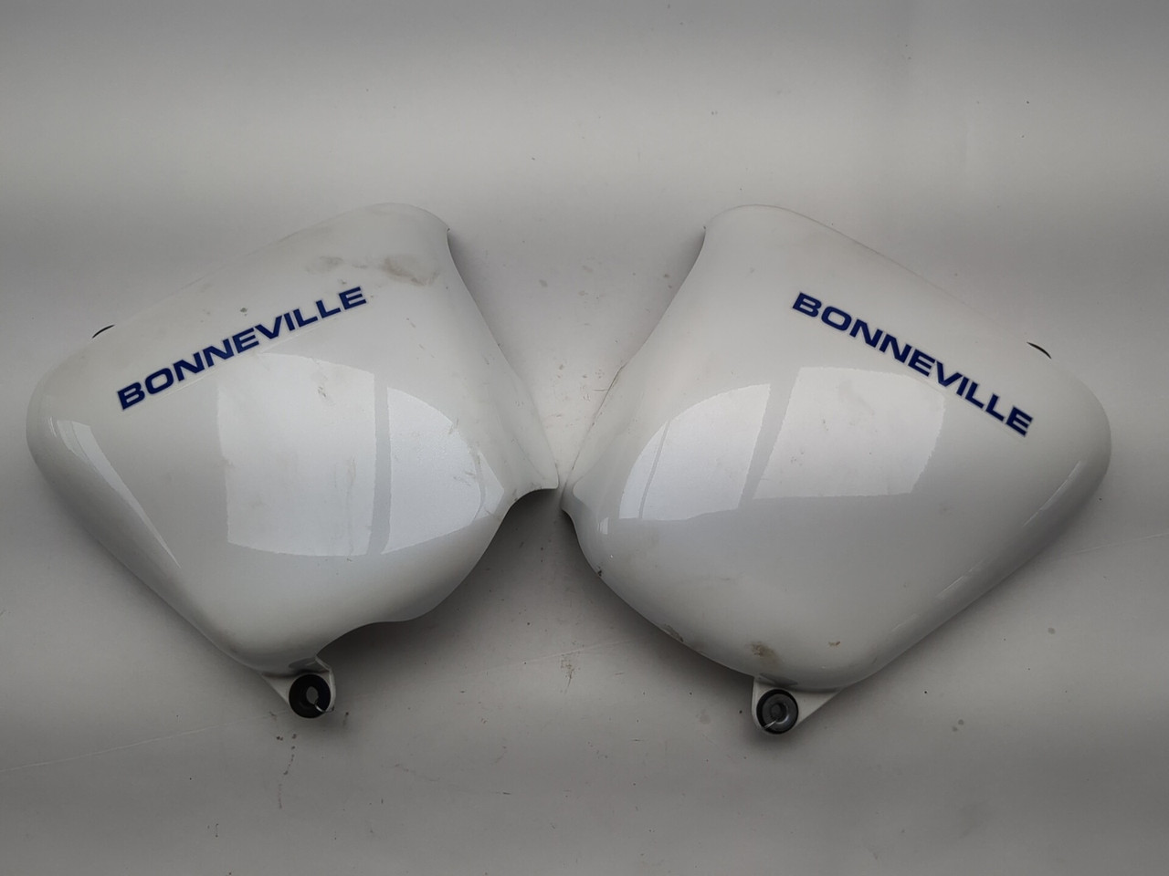 08-16 Triumph Bonneville Left Right Side Cover Set T2301238