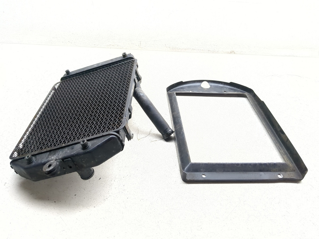 05-08 Kawasaki VN1600 Vulcan Nomad Front Radiator With Guard 39060