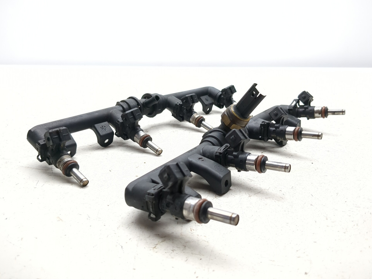 15-18 BMW S1000RR Primary Secondary Fuel Rail Injector Set