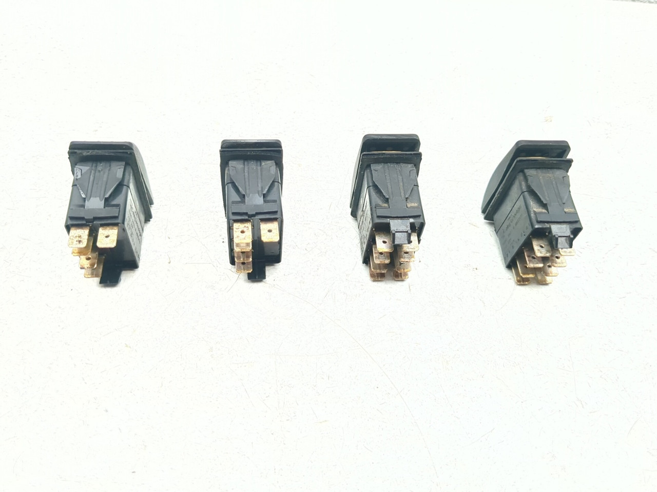 「RT-153875」 10-13 Can Am Spyder RT-S SE5 Front Center Console Switch Panel Set