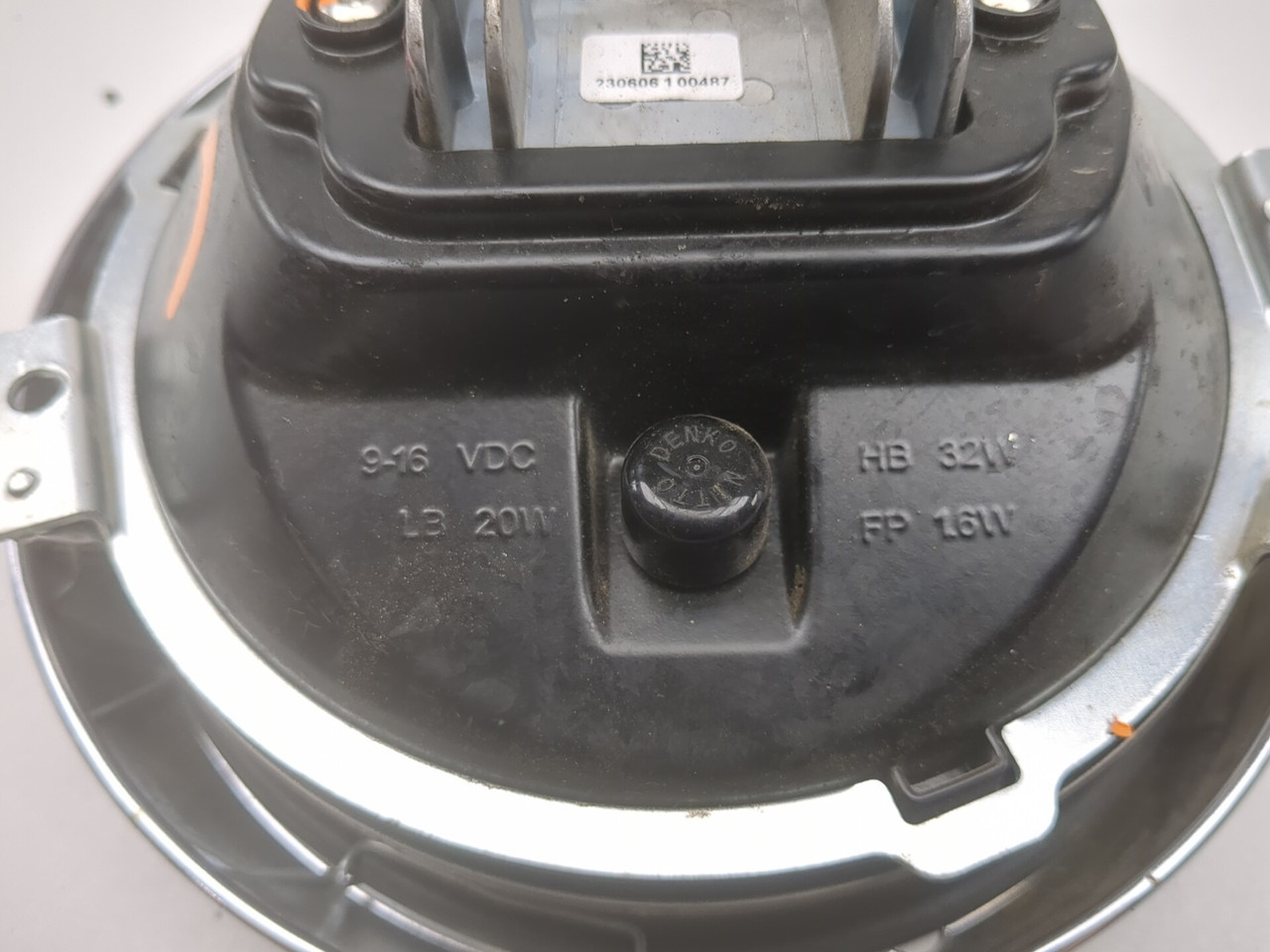 17-23 Harley Street Glide FLHX Front Headlight Assembly 67700430A