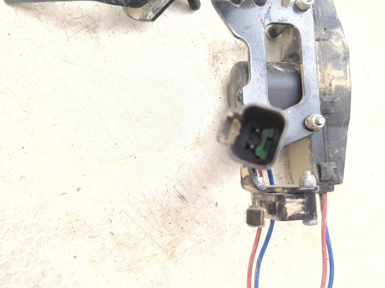 10-13 Can Am Spyder RT-S SE5 Front Trunk Latch Actuator 710001554