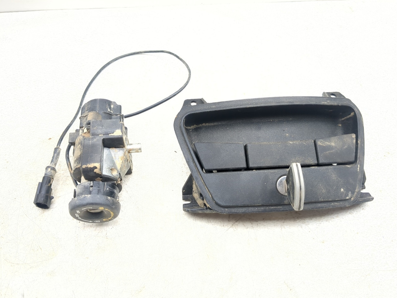 穴銭box6805 10-13 Can Am Spyder RT-S SE5 Front Ignition Glove Box Lock Key Set