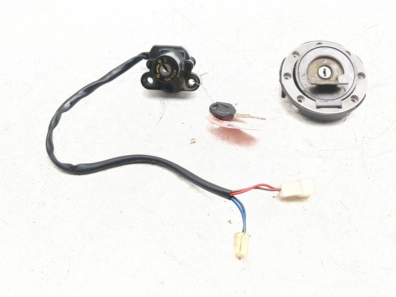 chato　 03-05 Yamaha YZF R6 Front Ignition Gas Cap Key Set 5SL-82501-11-00