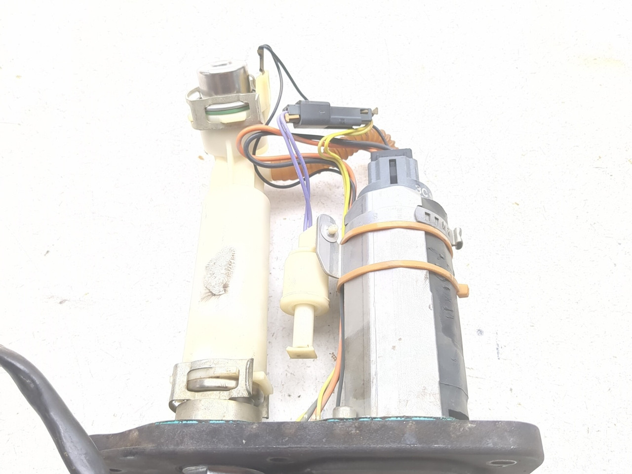 04-10 Harley Davidson Sportster XL883C Custom Fuel Pump Assembly