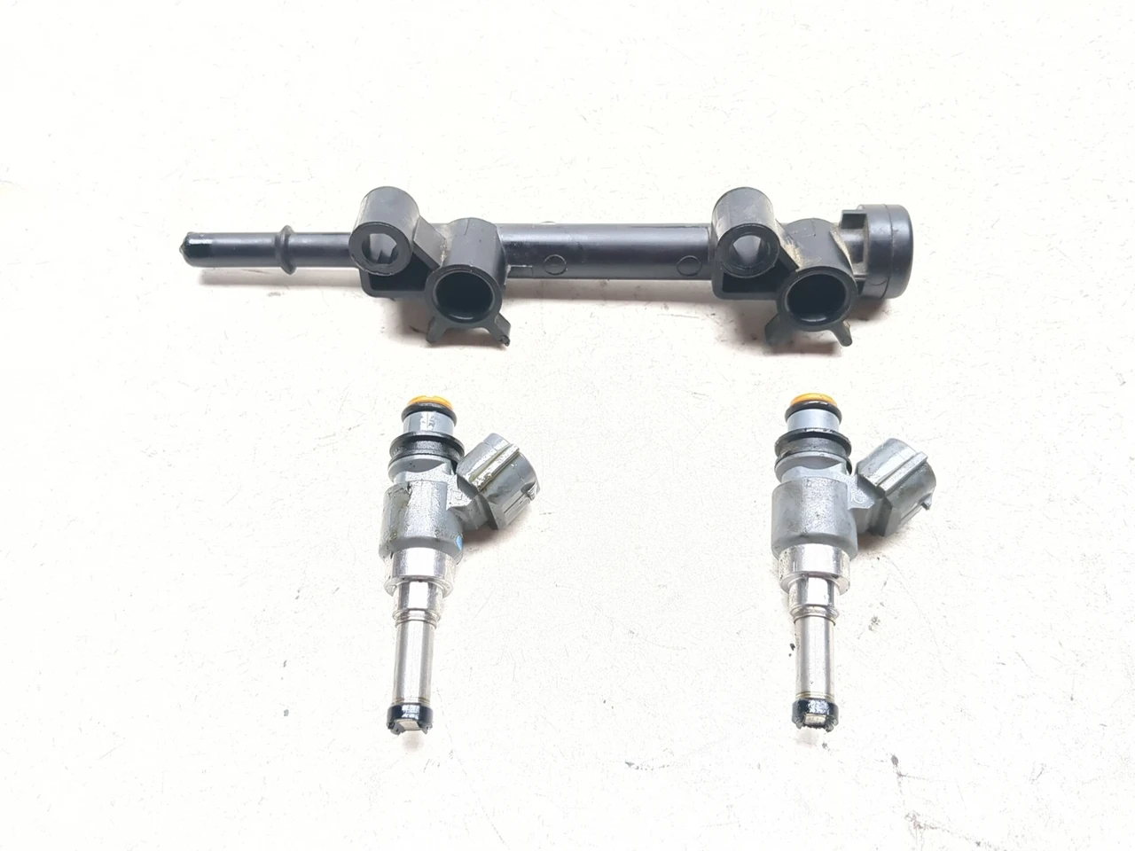 24-26 Kawasaki Ninja EX500 Fuel Injector Rail Set 49044-0013 49033