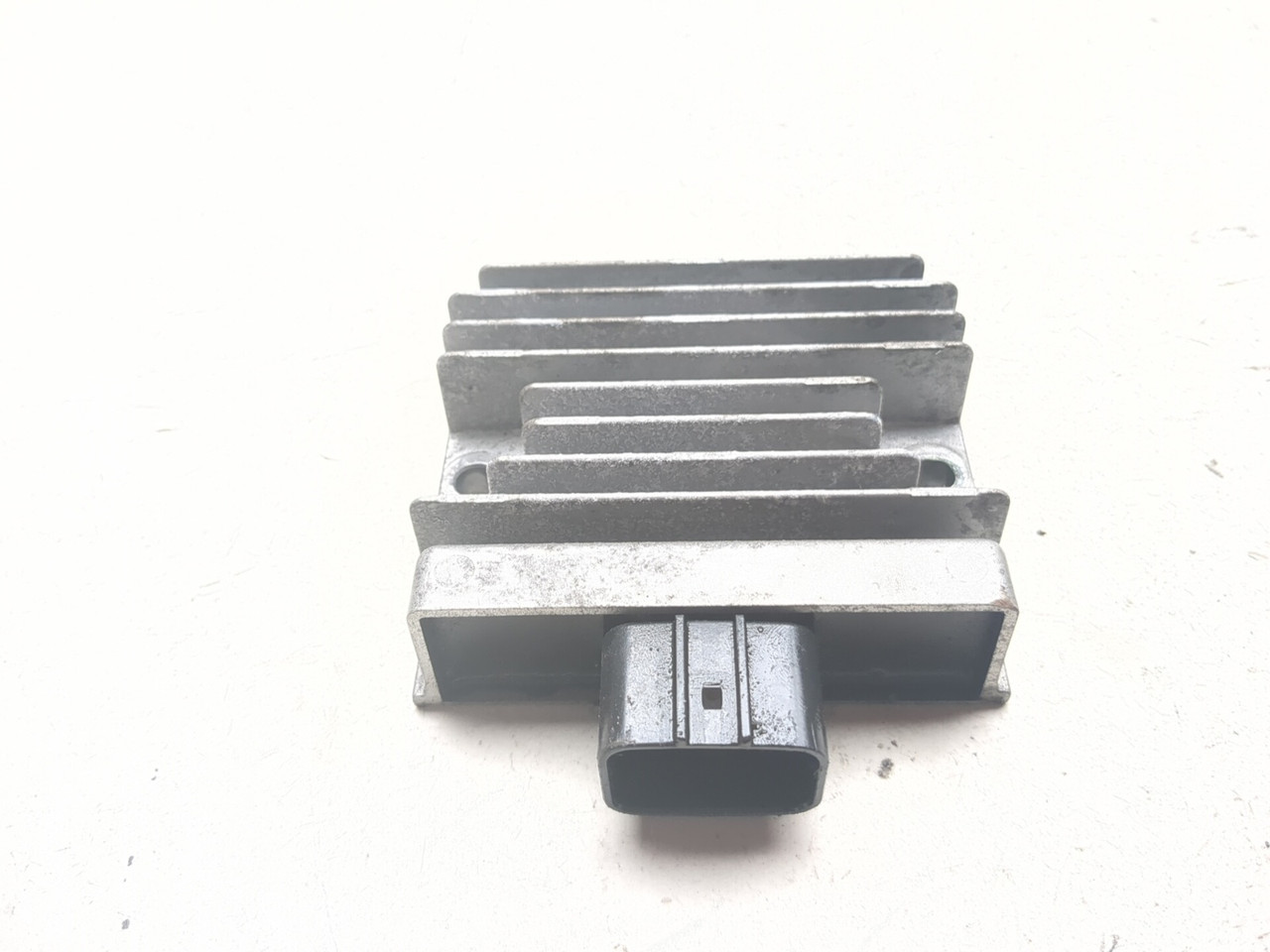 24-26 Kawasaki Ninja EX500 Voltage Regulator Rectifier 21066-0761