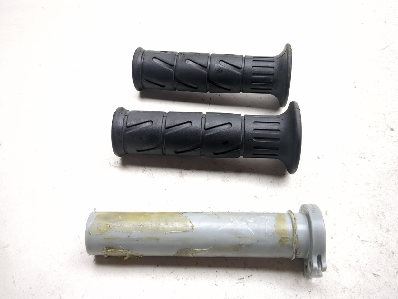 24-26 Kawasaki Ninja EX500 Front Grip Throttle Tube Set 46075-0564