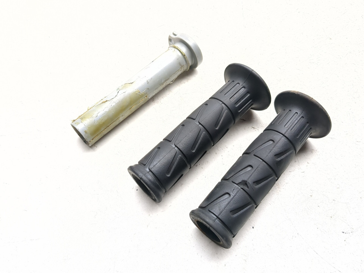 24-26 Kawasaki Ninja EX500 Front Grip Throttle Tube Set 46075-0564