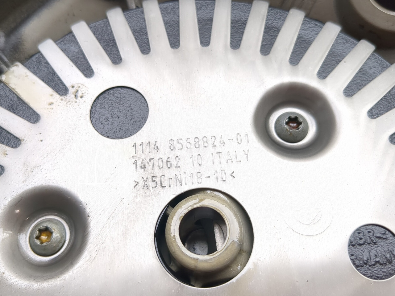 SR様 23-26 BMW S1000RR Right Clutch Cover 11148568817 - Sun Coast Cycle