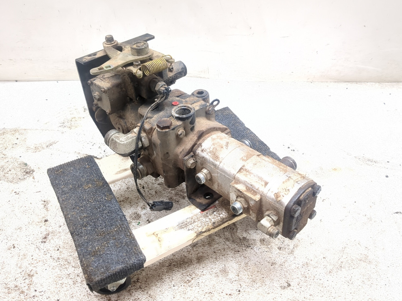 08-14 John Deere 7700 Precision Mower Hydrostatic Traction Drive