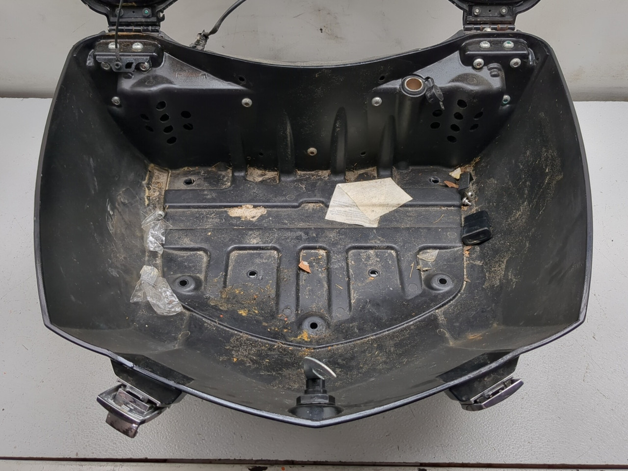 12-17 Victory Cross Country Tour Rear Trunk 5438158 - Sun Coast