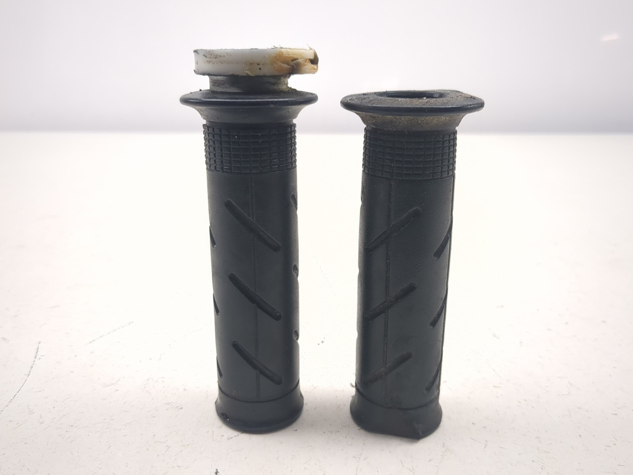 24-26 Honda CBR650R Front Left Right Handlebar Grip Set 53140-MGS