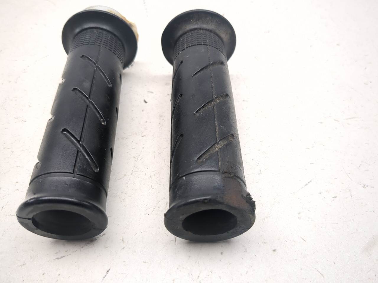 24-26 Honda CBR650R Front Left Right Handlebar Grip Set 53140-MGS
