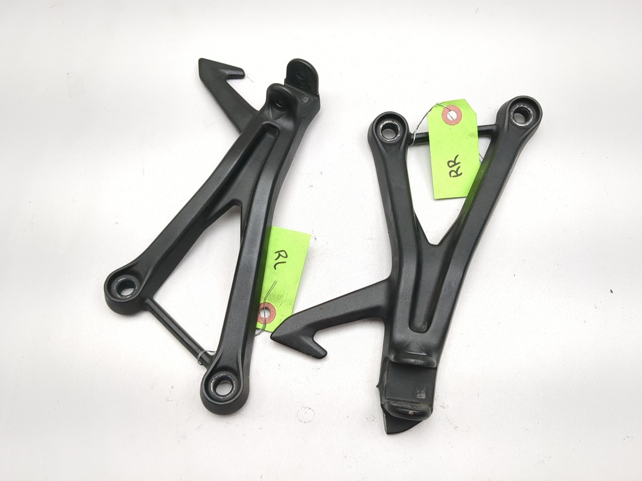 (^_-)~♡ 23-26 Kawasaki ZX400S ZX4R Rear Passenger Foot Peg Bracket Pair