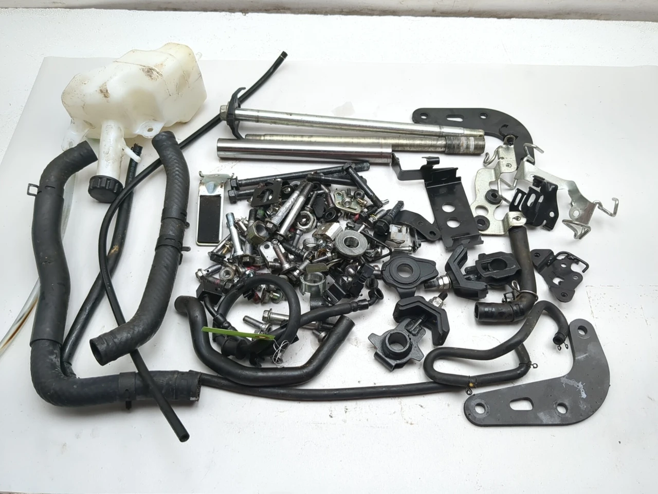 パイレックス 23-26 Kawasaki ZX400S ZX4R Bracket Axle Hose Reservoir Hardware