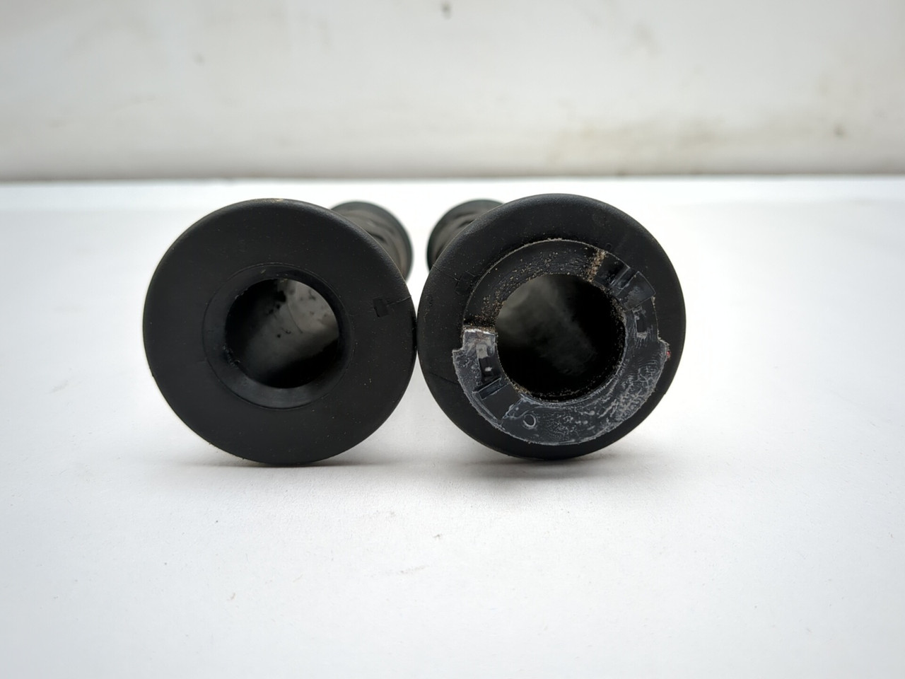23-26 Kawasaki ZX400S ZX4R Front Left Right Handlebar Grip Pair