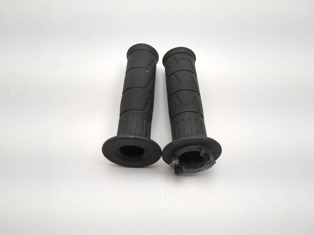 23-26 Kawasaki ZX400S ZX4R Front Left Right Handlebar Grip Pair