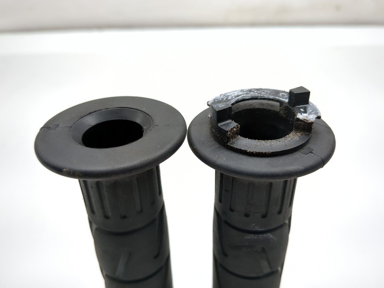 23-26 Kawasaki ZX400S ZX4R Front Left Right Handlebar Grip Pair