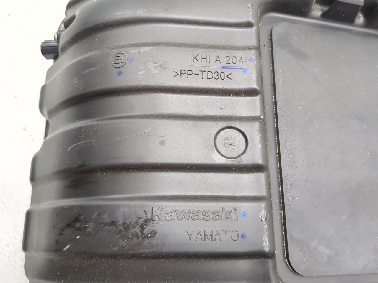 23-26 Kawasaki ZX400S ZX4R Air Cleaner Filter Airbox Assembly