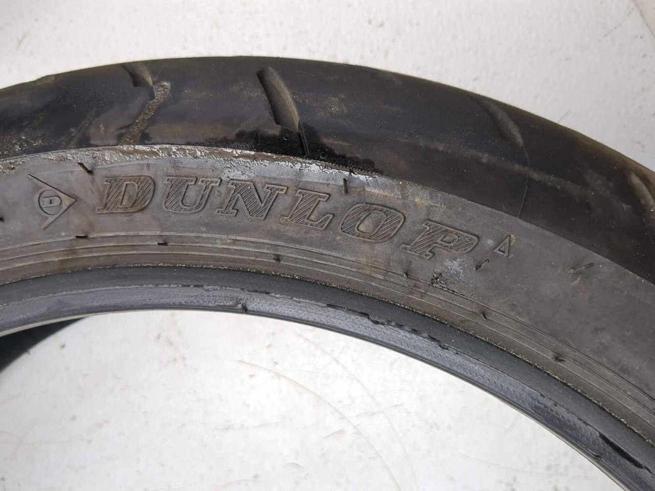 23-26 Kawasaki ZX400S ZX4R Dunlop 160/60ZR17 Rear Tire DOT 1125