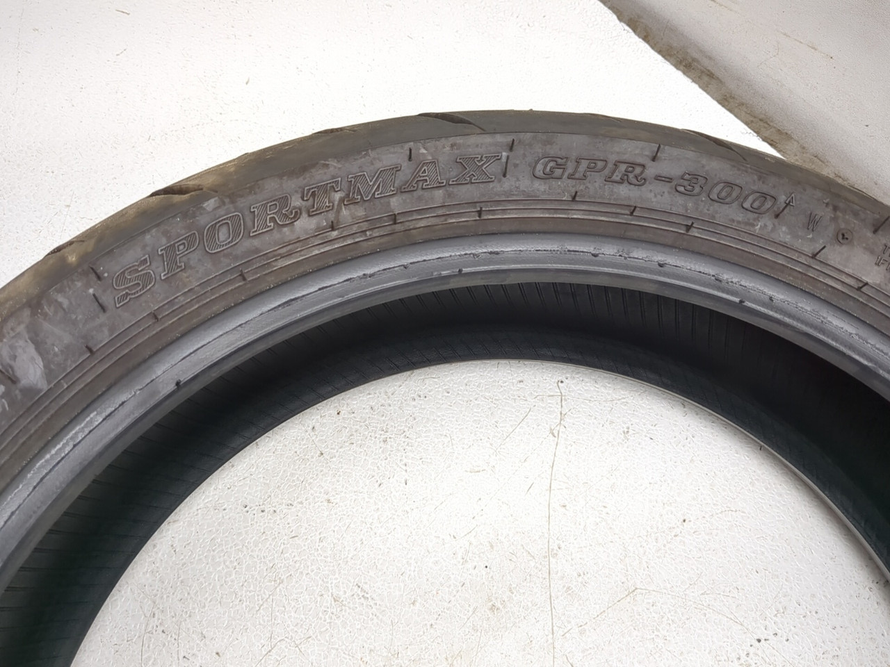 23-26 Kawasaki ZX400S ZX4R Dunlop 160/60ZR17 Rear Tire DOT 1125