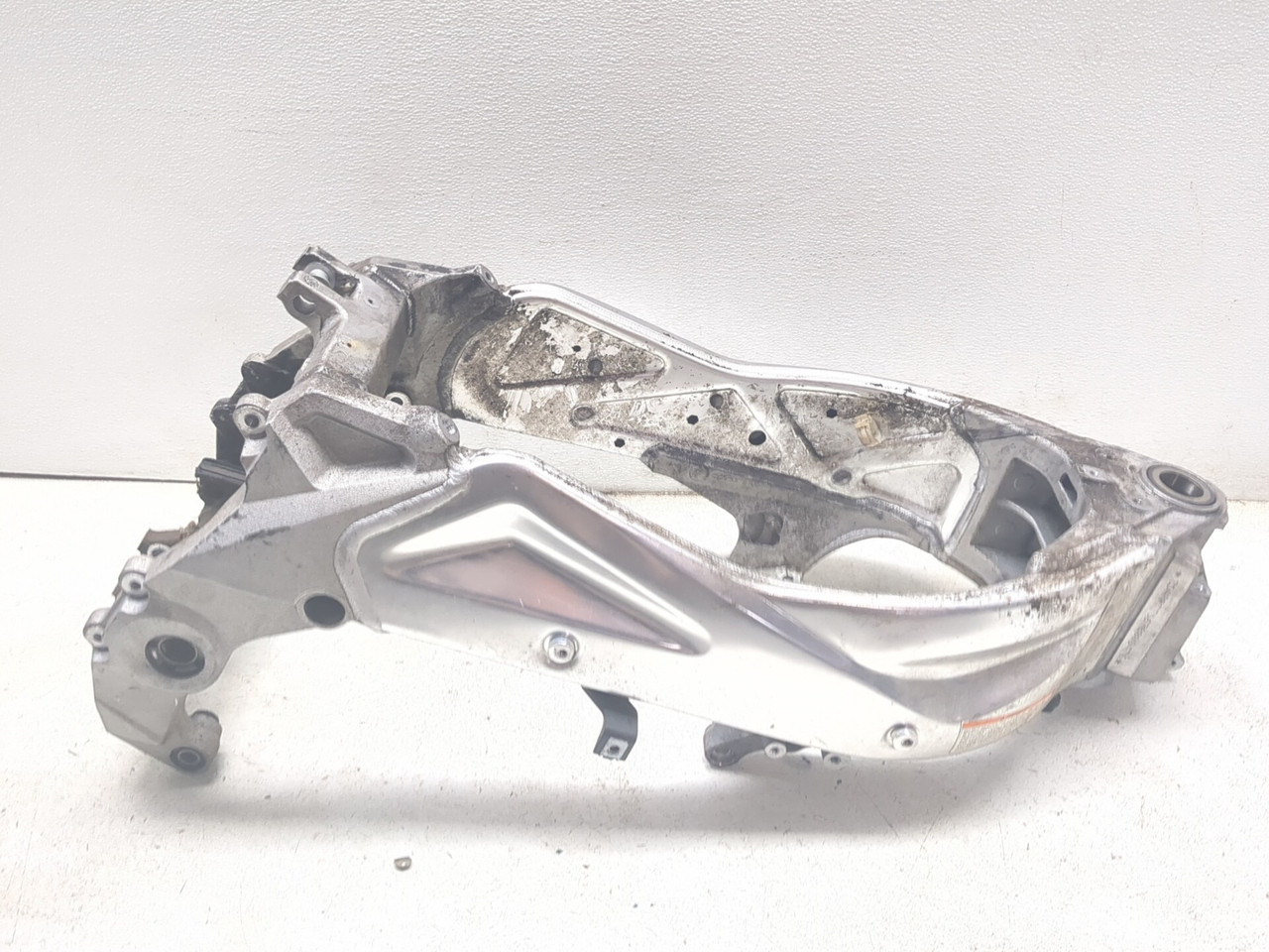 06-10 Aprilia Tuono 1000R Factory Main Frame Chassis STRAIGHT CLN