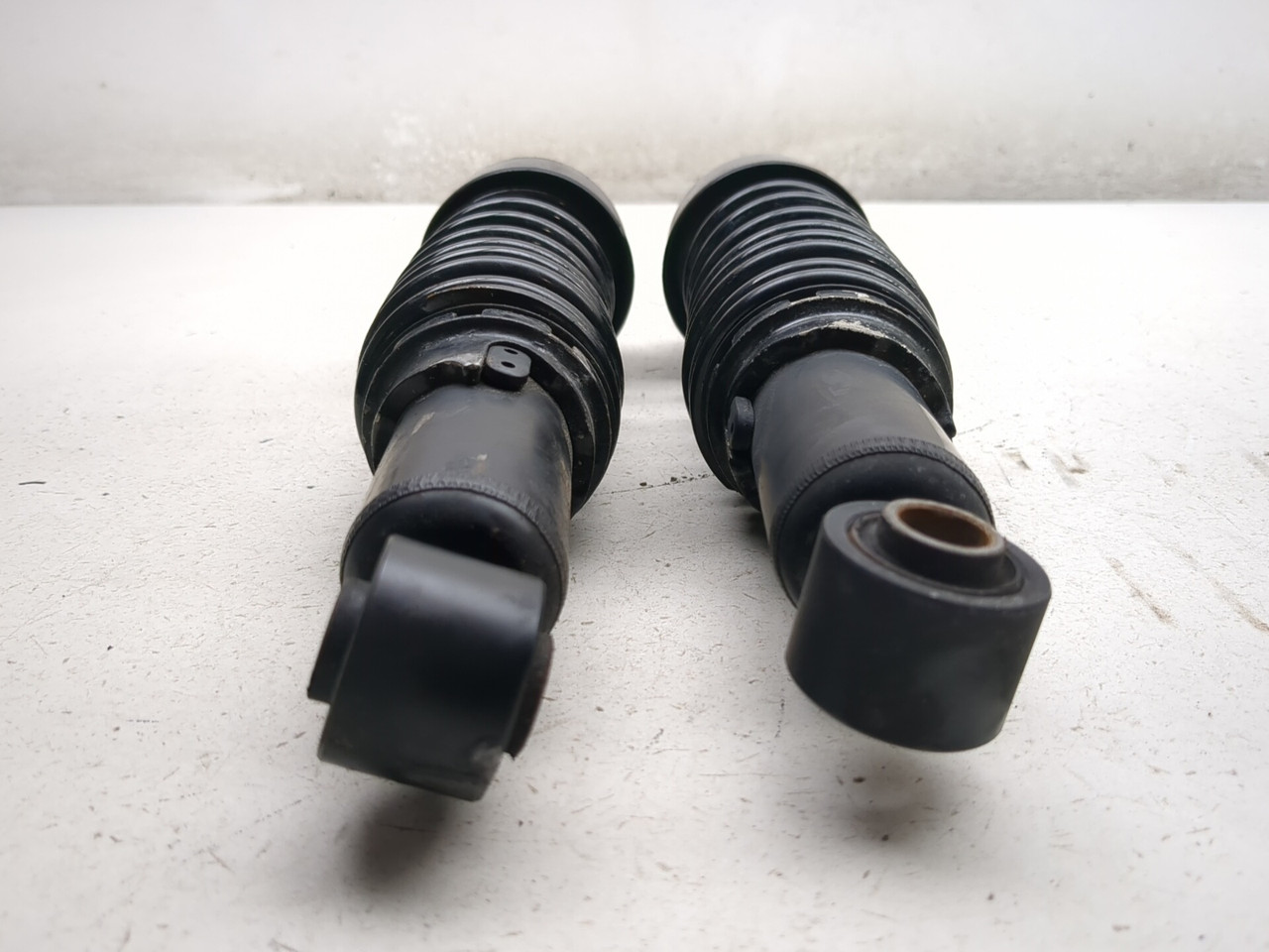 Thankyou！ 09-13 Harley-Davidson Sportster Iron XL883N Rear Left Right Shock