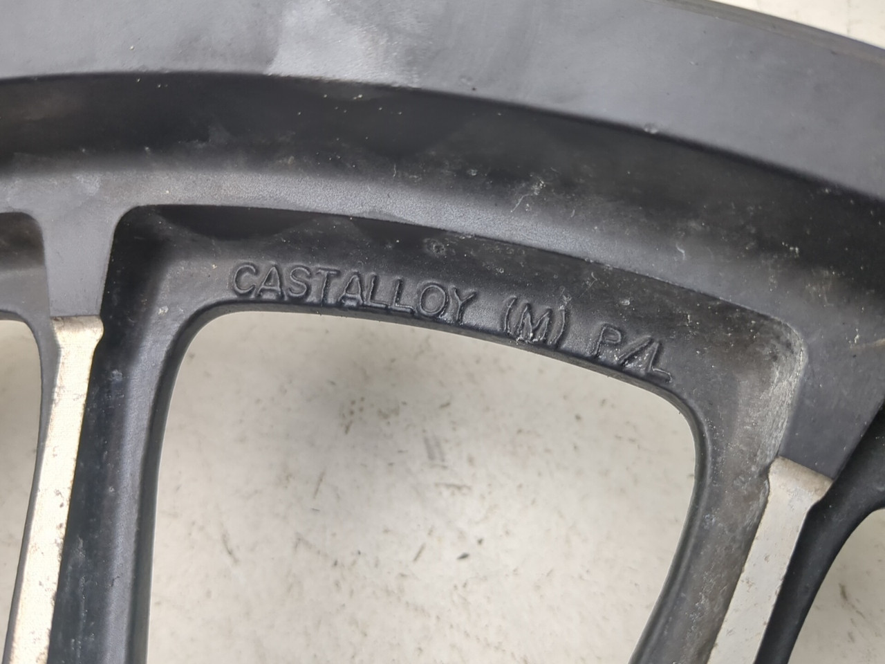 09-13 Harley HD Sportster Iron XL883N Front Wheel Rim 19X2.15