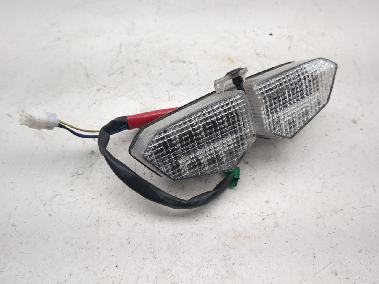 03-05 Yamaha YZF-R6 06-09 R6S Rear Taillight 2C0-84710-00-00 - Sun