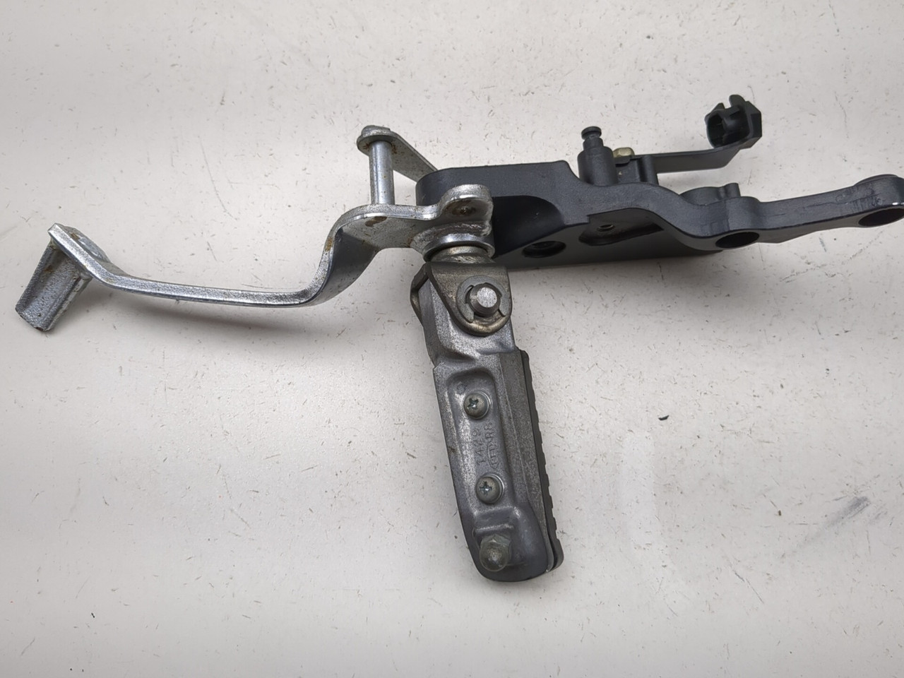 01-05 Kawasaki ZRX1200A ZRX 1200 Front Right Rearset Assembly