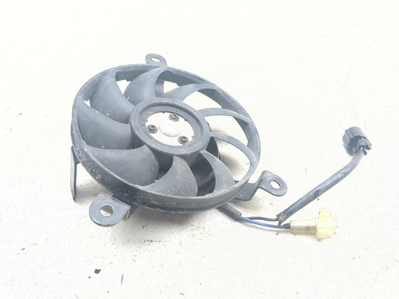 04-11 Suzuki V Strom DL650 DL650A Front Radiator Fan 17800-27G00