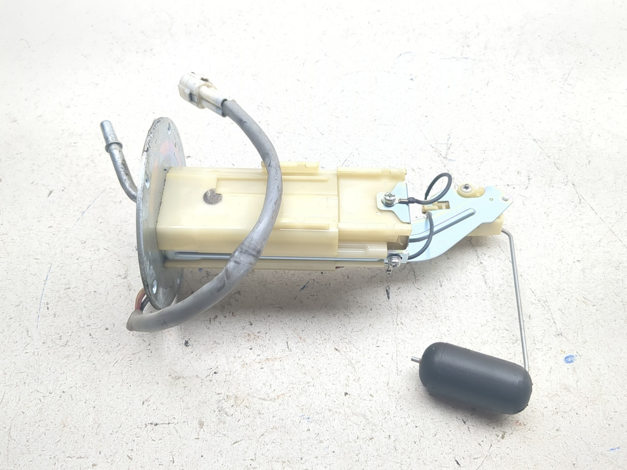 04-11 Suzuki V Strom DL650 DL650A Fuel Pump Assembly 15100-27G00