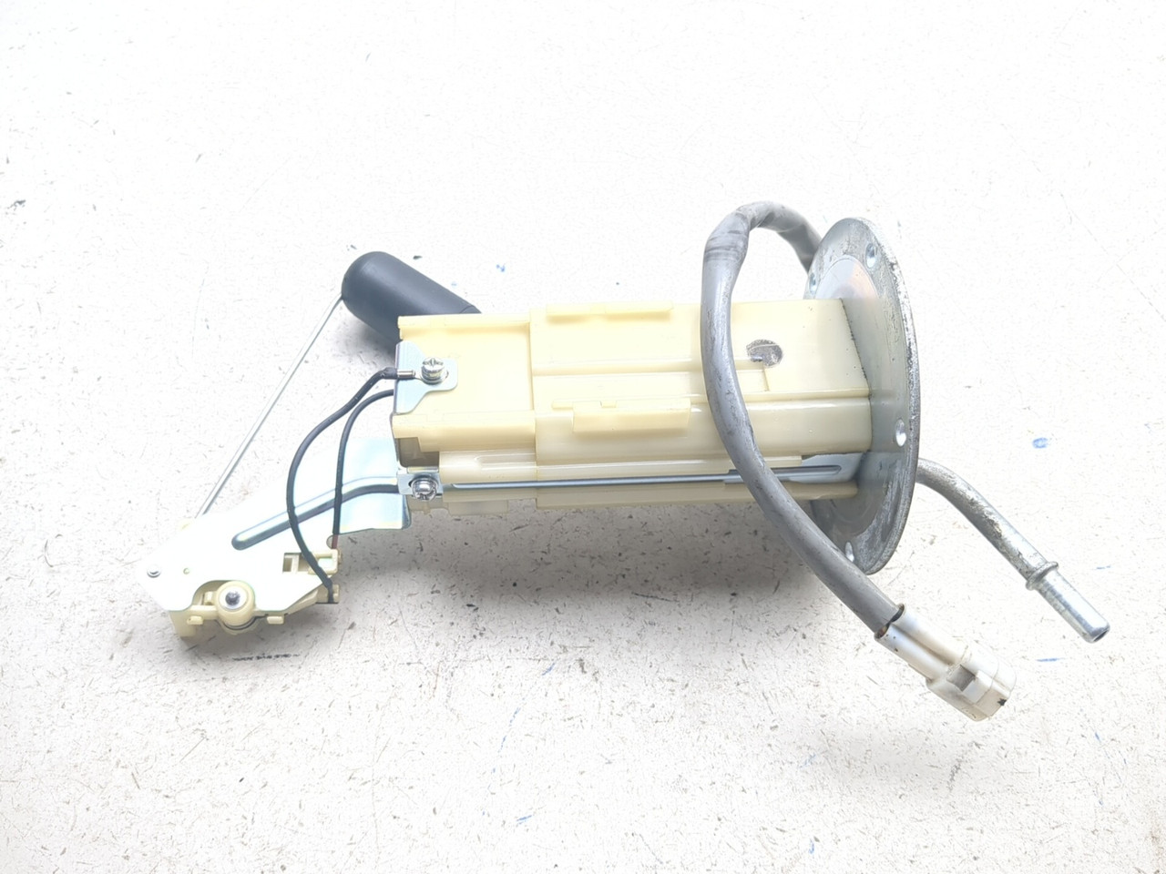 04-11 Suzuki V Strom DL650 DL650A Fuel Pump Assembly 15100-27G00