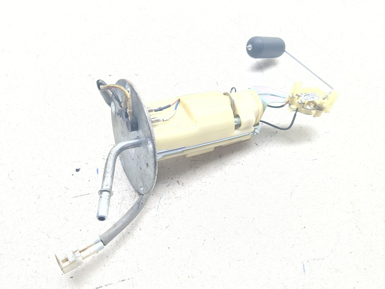 04-11 Suzuki V Strom DL650 DL650A Fuel Pump Assembly 15100-27G00