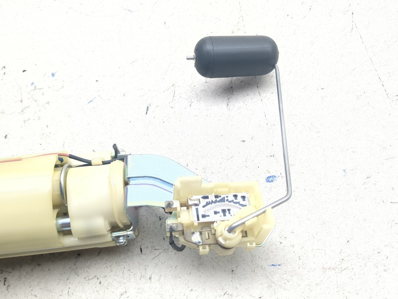 04-11 Suzuki V Strom DL650 DL650A Fuel Pump Assembly 15100-27G00