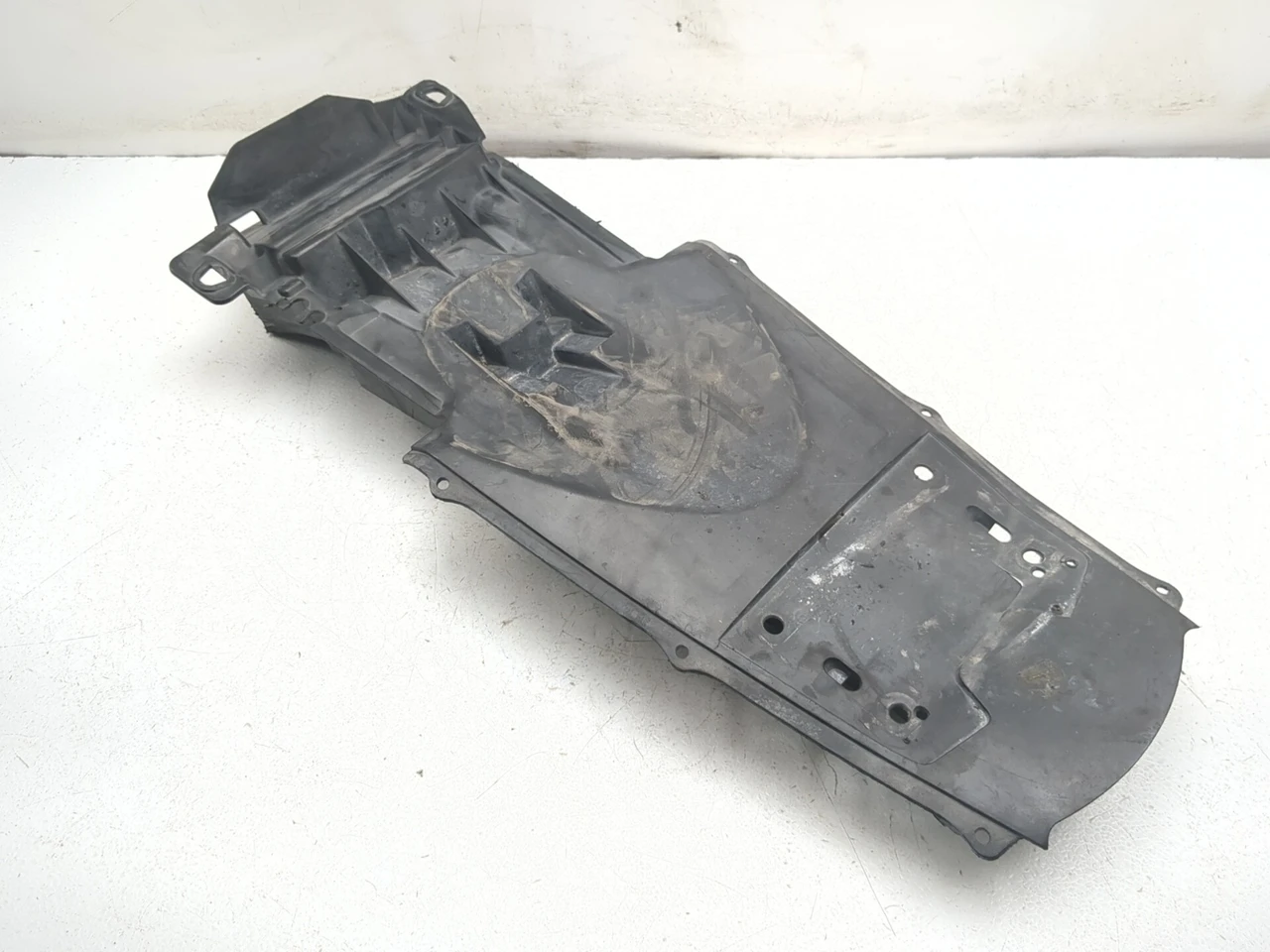 04 05 Suzuki GSXR 600 750 Rear Inner Fender Undertail 63111-29G10