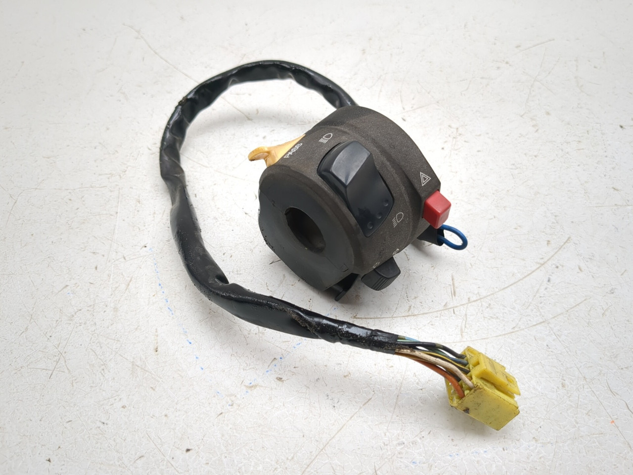 04 05 Suzuki GSXR 600 750 Front Left Handlebar Switch Button