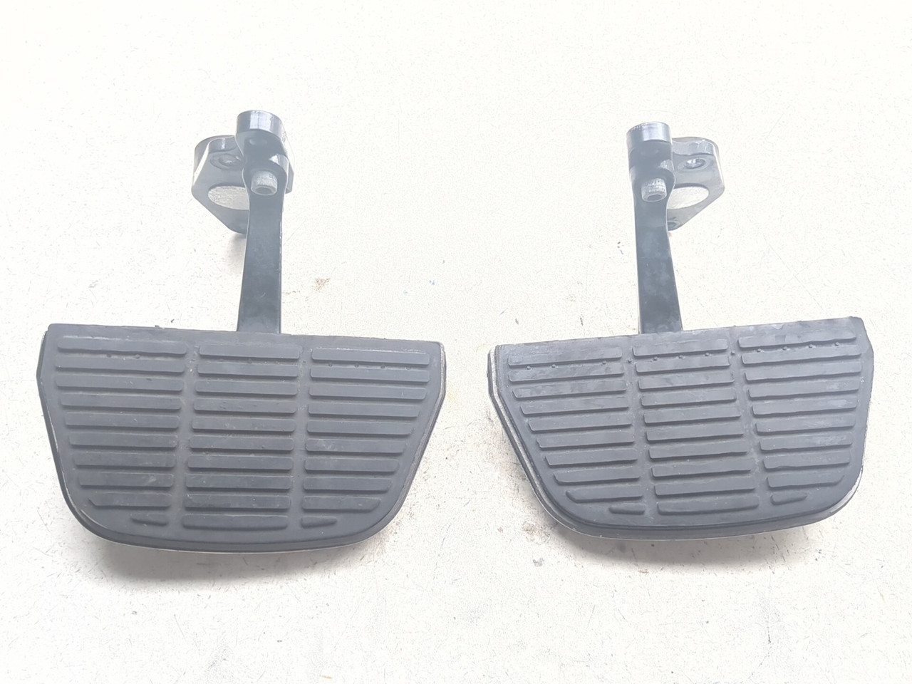 98-06 Harley Ultra Classic Glide FLHTCUI Rear Passenger Floorboard
