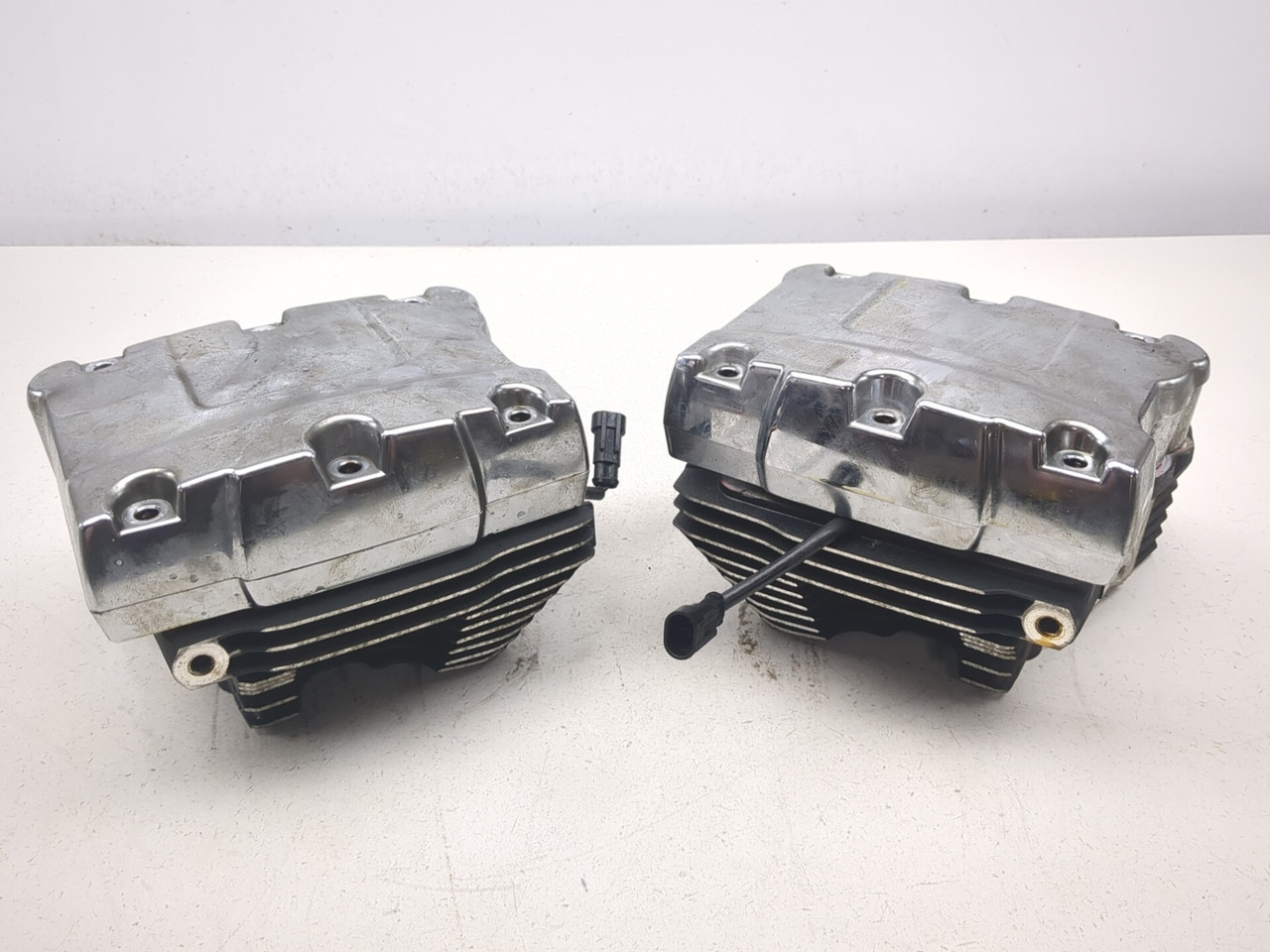 10-13 Harley Davidson Road Glide FLTRX Front Rear Cylinder Head