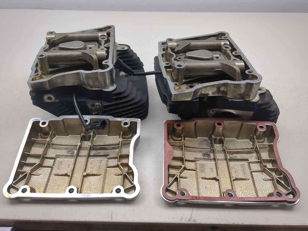 10-13 Harley Davidson Road Glide FLTRX Front Rear Cylinder Head