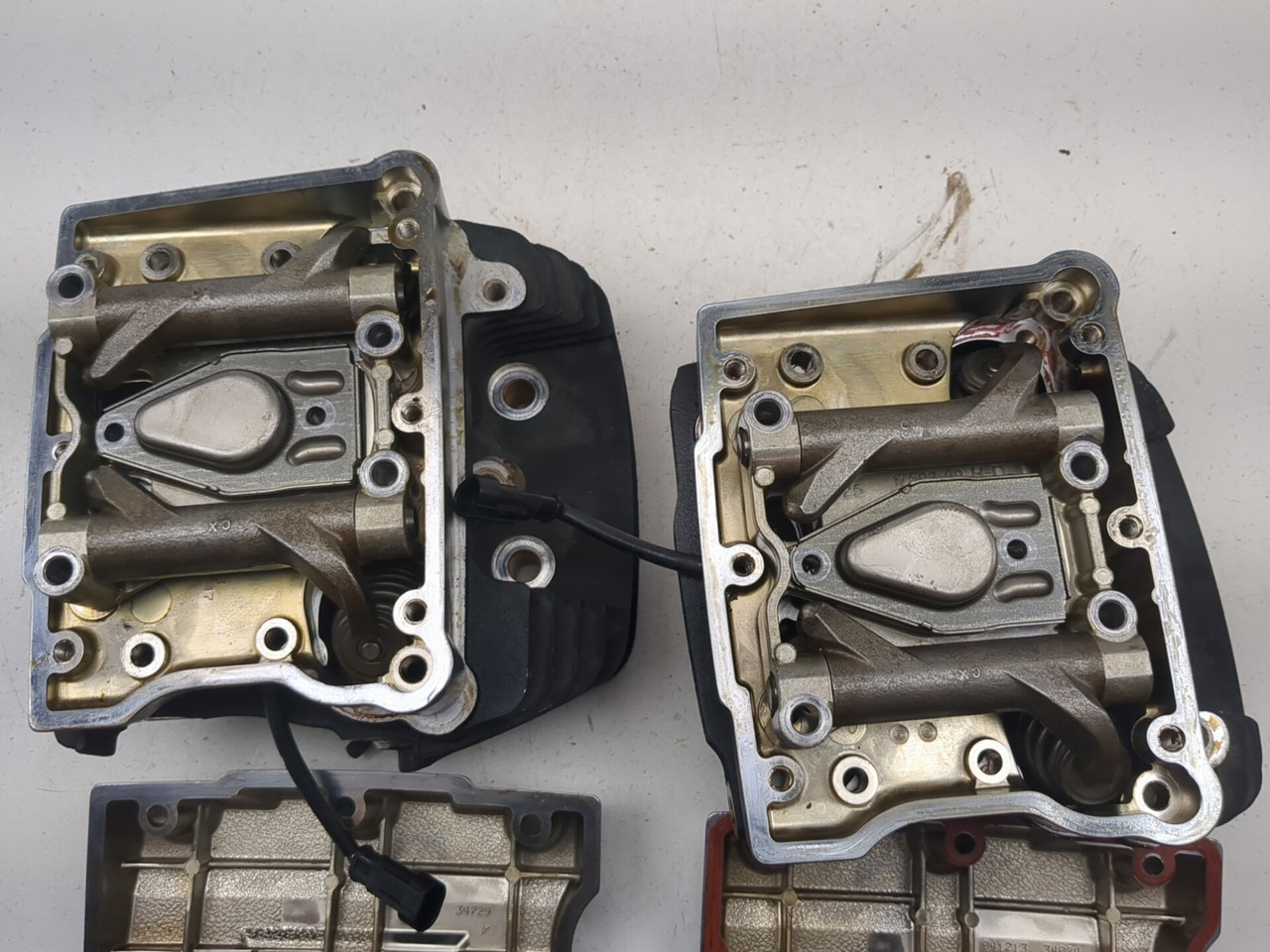 10-13 Harley-Davidson Road Glide FLTRX Front Rear Cylinder Head