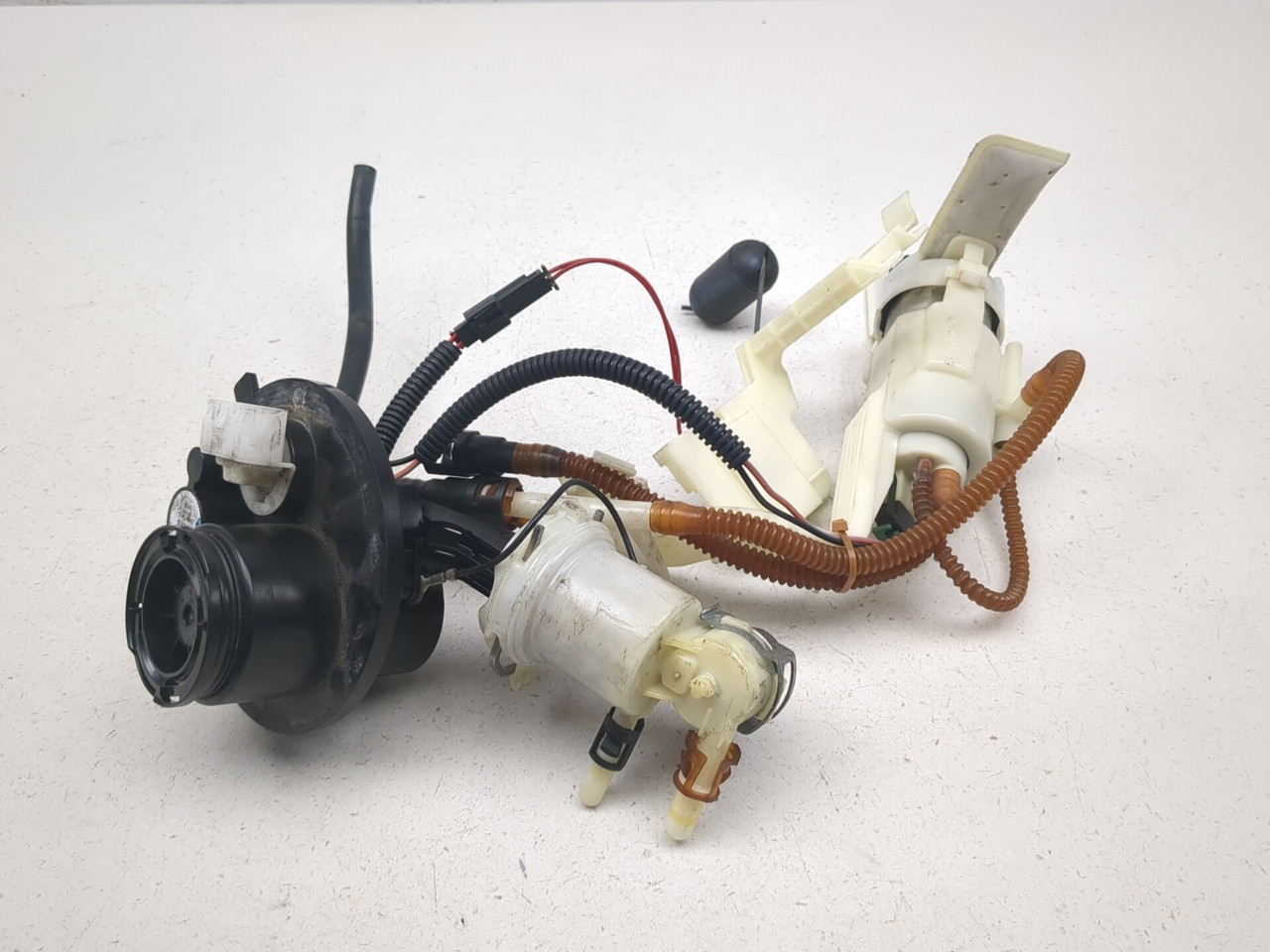 10-13 Harley Davidson Road Glide FLTRX Fuel Pump Assembly 75069